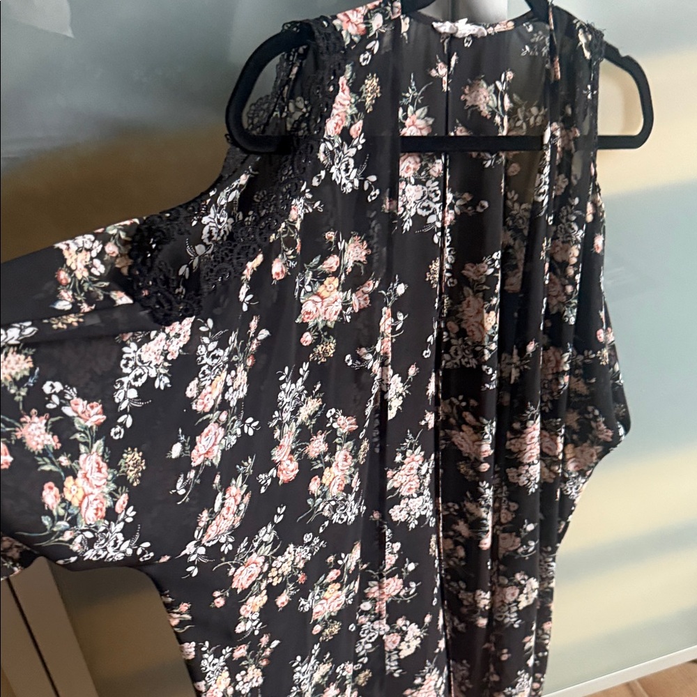 Socialite Black Floral Kimono